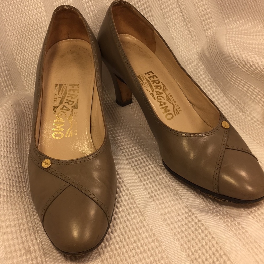 Salvatore Ferragamo leather pumps classic elegant
